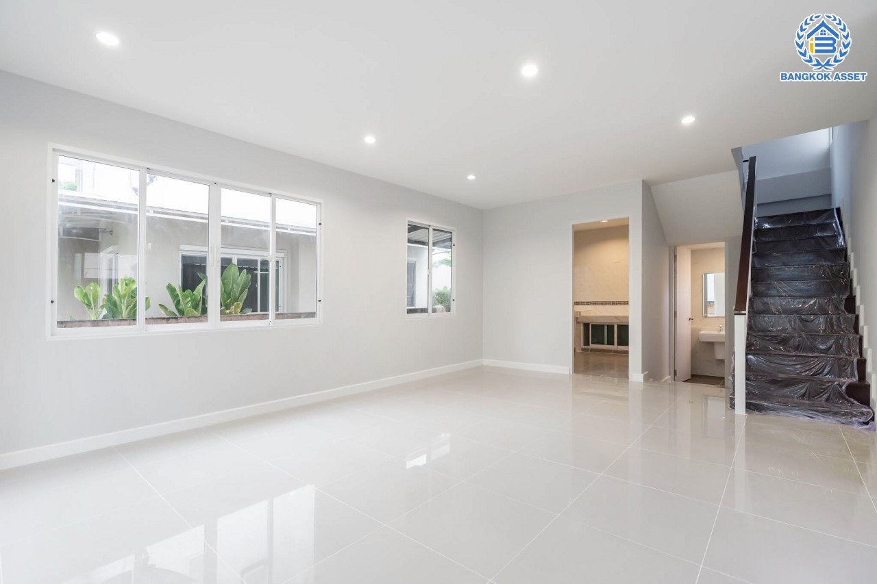 บ้านมือสองตกแต่งใหม่ แบรนด์ Sansiri ม.ฮาบิเทีย บางใหญ่ หลังมุม เนื้อที่ 58.8 ตร.ว. ฟังก์ชัน 3 ห้องนอน 3 ห้องน้ำ จอดรถได้ 2 คัน บนทำเลเดินทางสะดวก เชื่อมสู่ย่านใจกลางเมืองได้อย่างรวดเร็ว ใกล้เซ็นทรัลเวสต์เกต และรถไฟฟ้าสายสีม่วง "สถานีคลองบางไผ่"